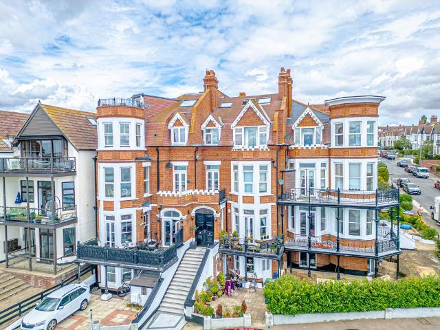 2 bedroom flat for sale