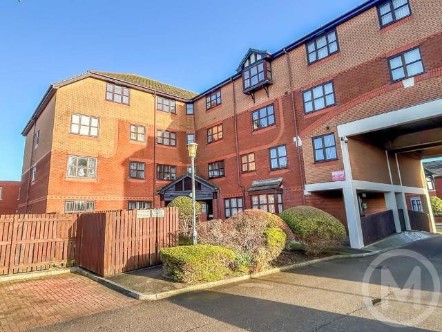 2 bedroom flat for sale
