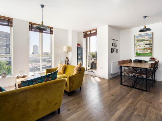 2 bedroom flat for sale