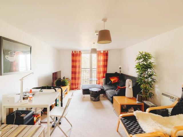 2 bedroom flat for sale