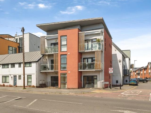 2 bedroom flat for sale