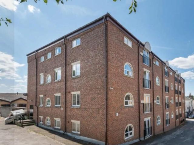 2 bedroom flat for sale