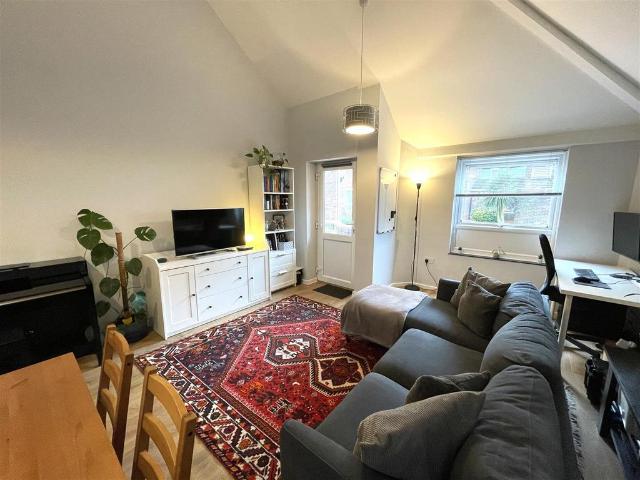 2 bedroom flat for sale