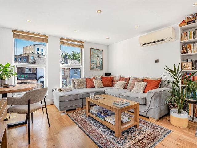 2 bedroom flat for sale