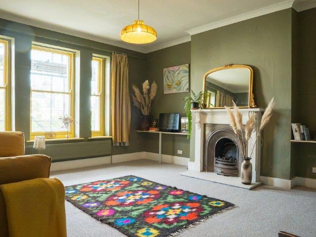 2 bedroom flat for sale