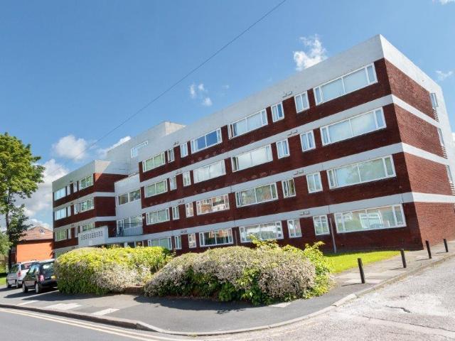 2 bedroom flat for sale