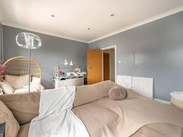 2 bedroom maisonette for sale