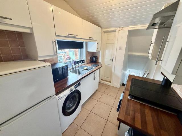 2 bedroom flat for sale
