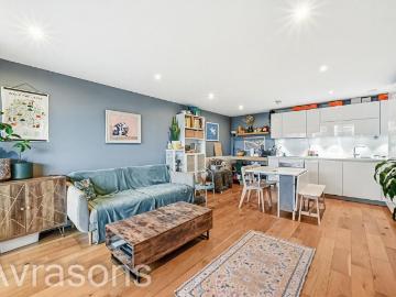 2 bedroom flat for sale