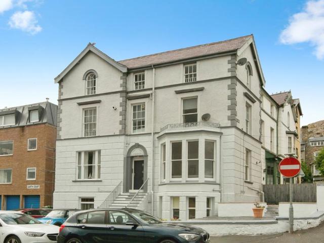 2 bedroom flat for sale
