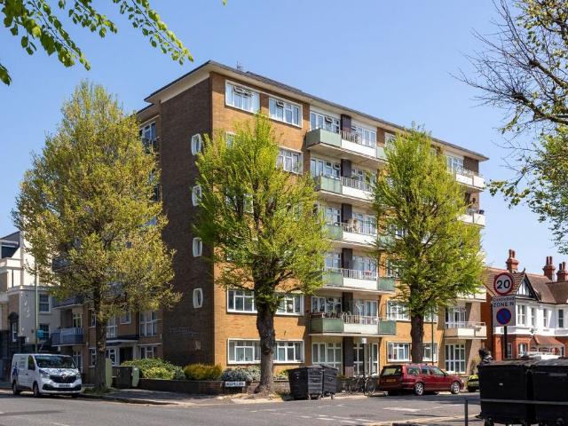 2 bedroom flat for sale