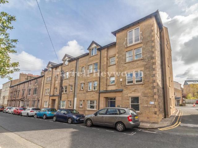 2 bedroom flat for sale