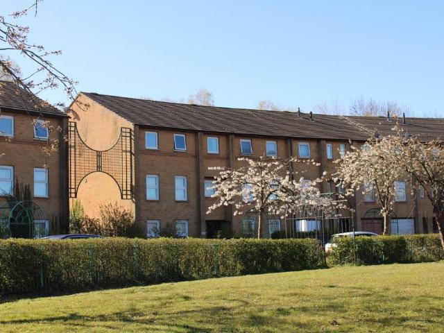 2 bedroom flat for sale