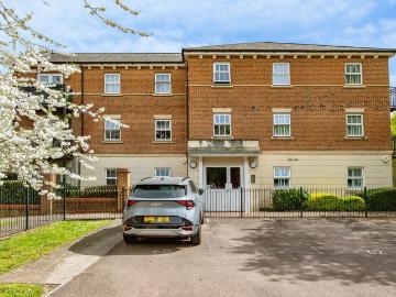 2 bedroom flat for sale