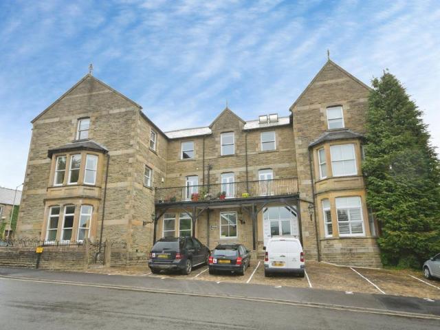2 bedroom flat for sale