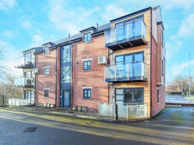 2 bedroom flat for sale