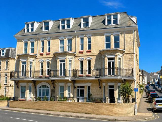 2 bedroom flat for sale