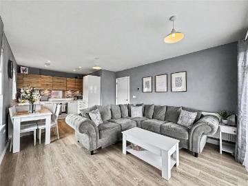 2 bedroom flat for sale