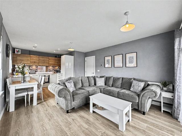 2 bedroom flat for sale