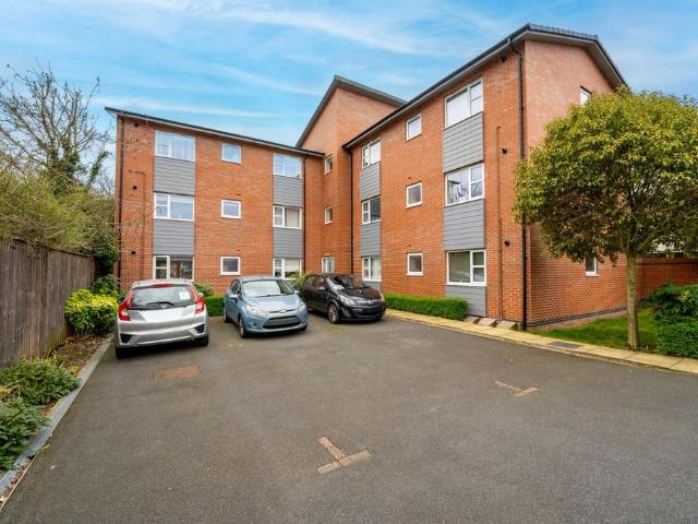 2 bedroom flat for sale