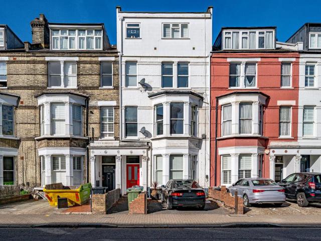 2 bedroom flat for sale