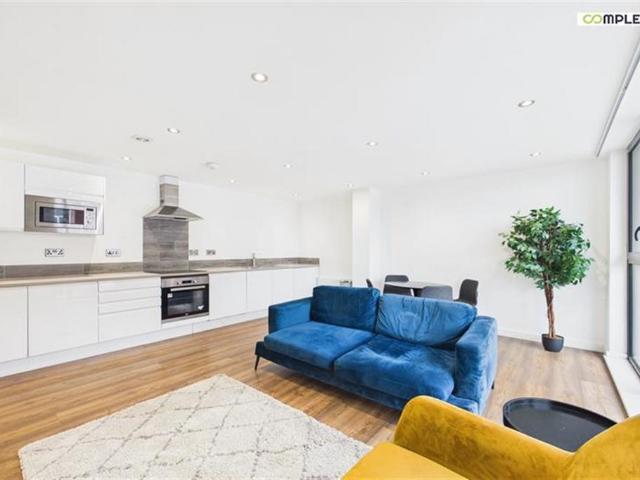 2 bedroom flat for sale