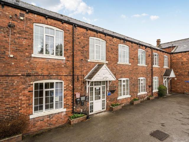 2 bedroom flat for sale