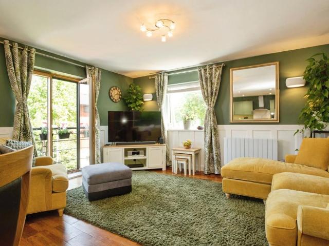 2 bedroom flat for sale