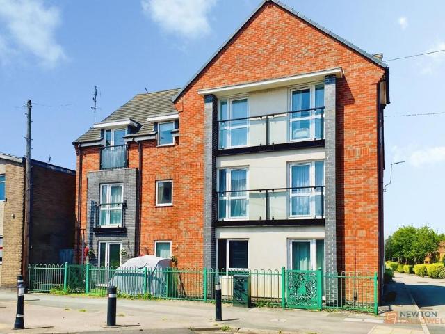 2 bedroom flat for sale