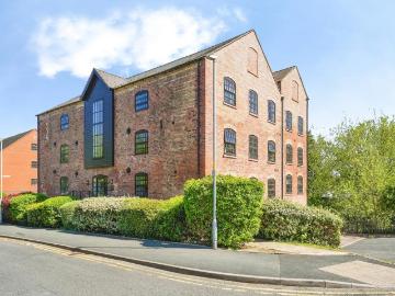 Flat for sale in Burhill - Equipped kitchen