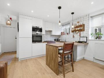 2 bedroom flat for sale
