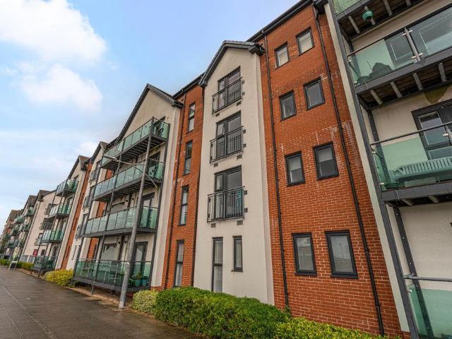 2 bedroom flat for sale