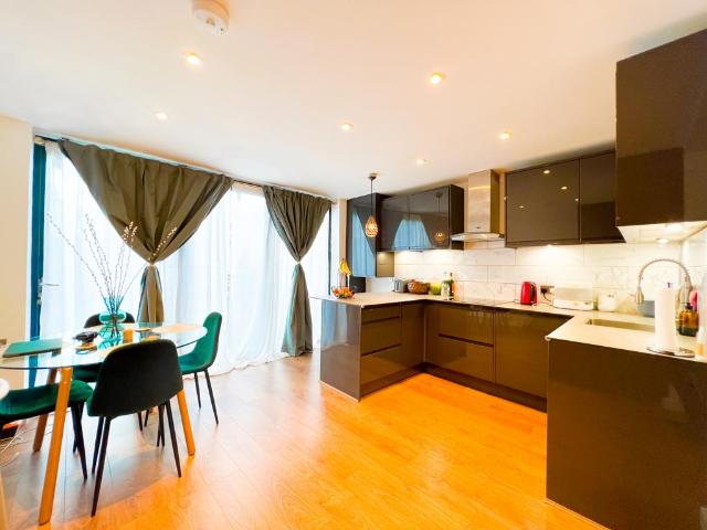 2 bedroom flat for sale