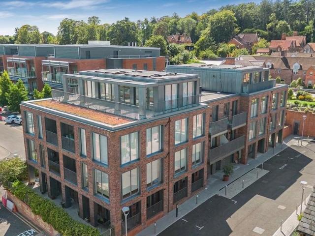 2 bedroom flat for sale