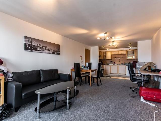 2 bedroom flat for sale