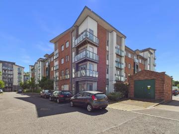 2 bedroom flat for sale
