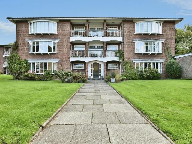 2 bedroom flat for sale