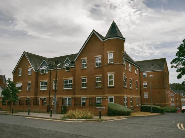 2 bedroom flat for sale