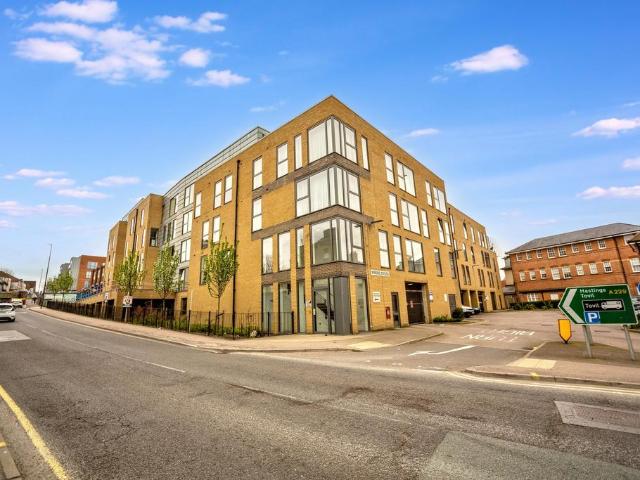 2 bedroom flat for sale