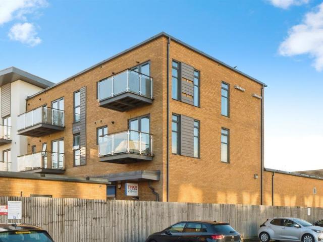 2 bedroom flat for sale