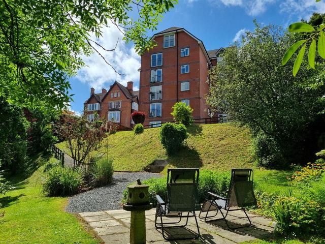 2 bedroom flat for sale