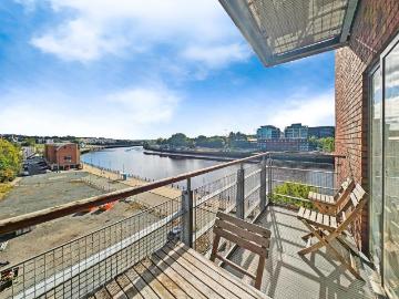 North East, North England - Balcony, Equipped kitchen