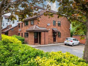 2 bedroom maisonette for sale
