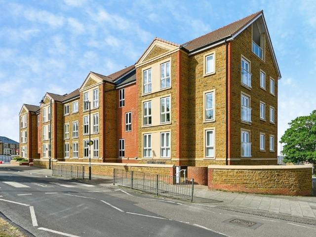 2 bedroom flat for sale