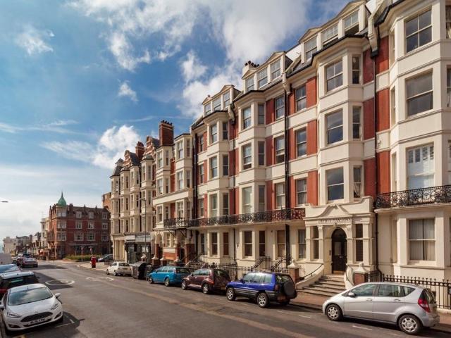 2 bedroom flat for sale