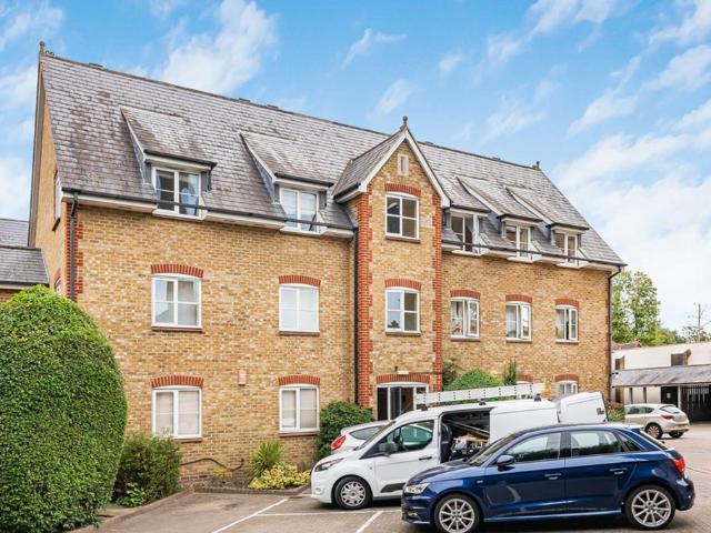 2 bedroom flat for sale