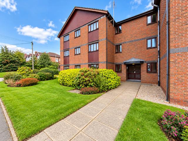 2 bedroom flat for sale