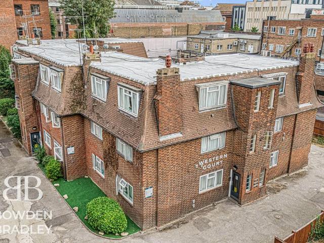 2 bedroom flat for sale