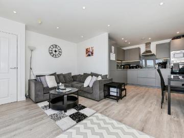 2 bedroom flat for sale