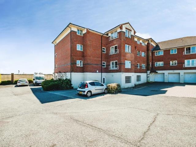 2 bedroom flat for sale